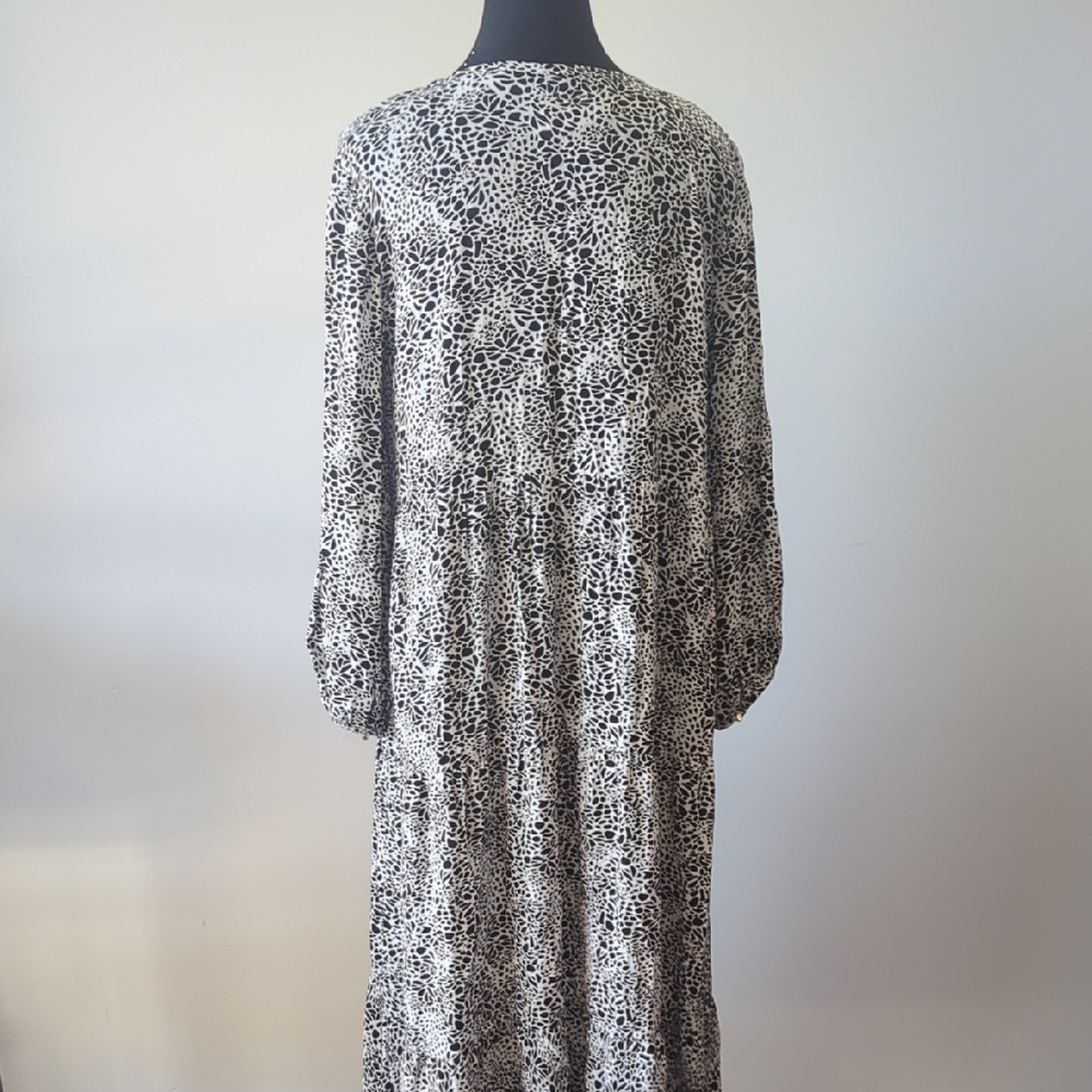 LOFT Monochrome Long Sleeve Dress - Picture 6 of 8